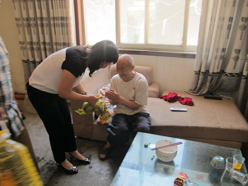 益和熱力公司端午節(jié)開展“送溫暖、獻愛心”活動