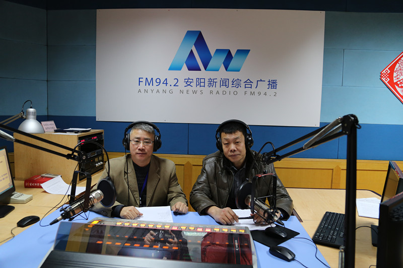 益和熱力公司董事長(zhǎng)、總經(jīng)理?xiàng)钣婪逶谖沂芯W(wǎng)上市民之家與廣大用戶群眾及網(wǎng)友進(jìn)行了在線交流溝通