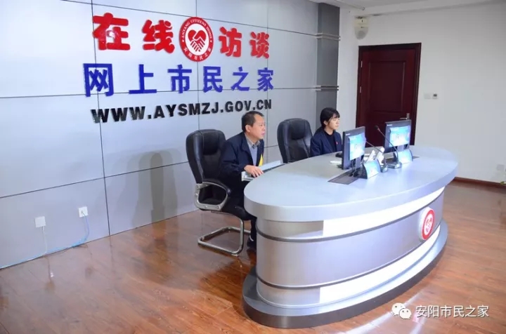 公司董事長、總經(jīng)理?xiàng)钣婪遄隹汀对诰€訪談》欄目