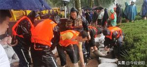 安陽(yáng)益和熱力集團(tuán)30人搶險(xiǎn)隊(duì)逆流而上，奮戰(zhàn)在抗洪一線(xiàn)